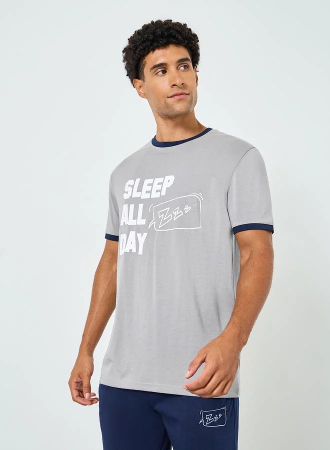 ستايلي طقم بيجاما من بنطال وتيشيرت بطبعة جرافيك